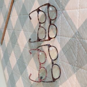 Reading glasses. 2.0. Set of 4